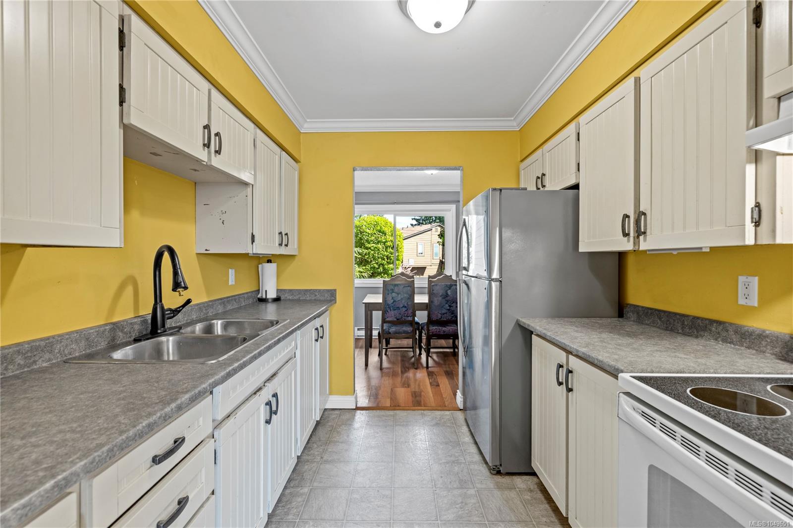 855 Howard Ave #6