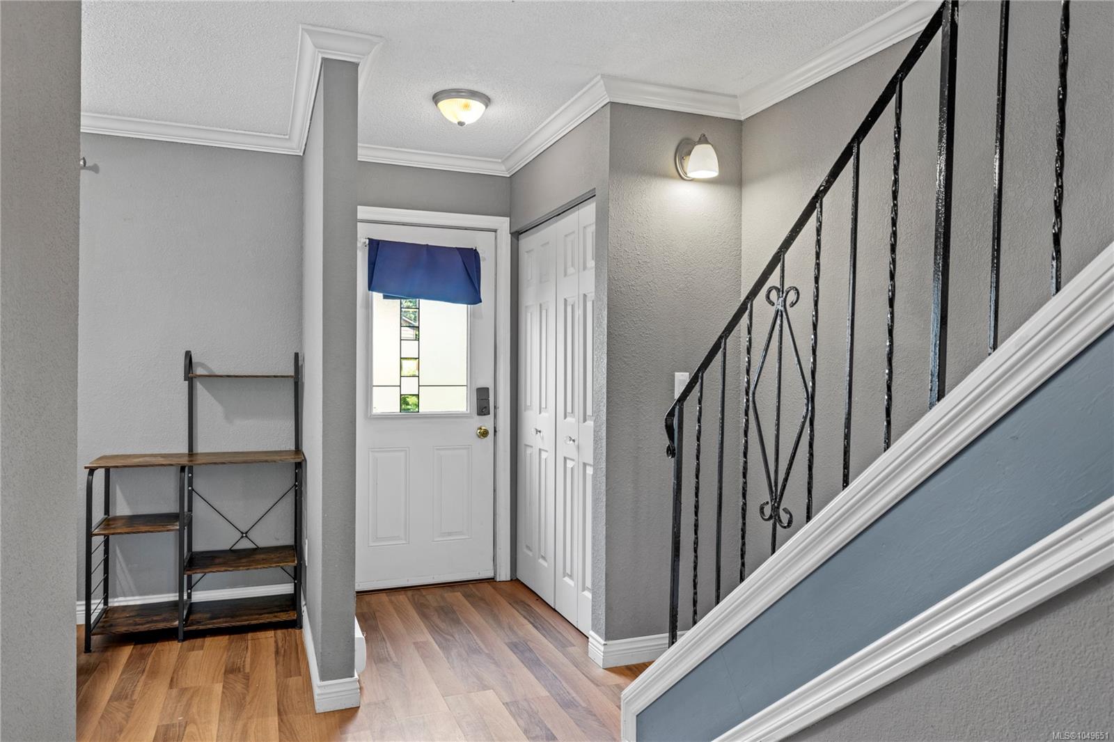 855 Howard Ave #6