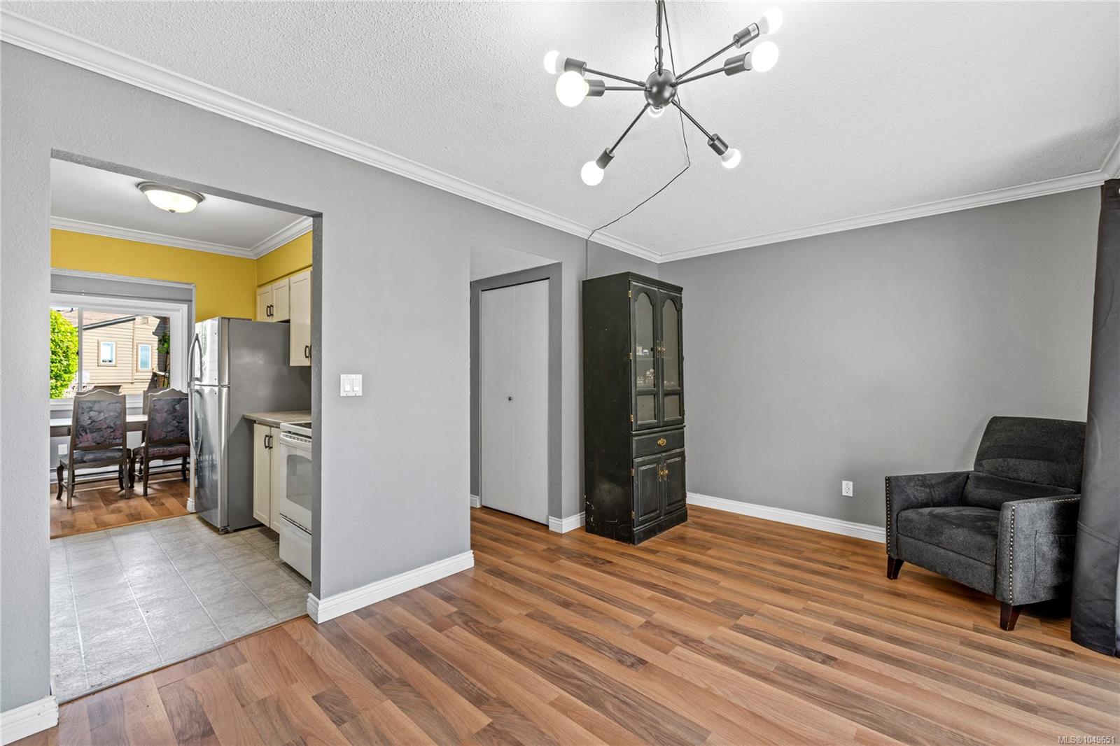 855 Howard Ave #6