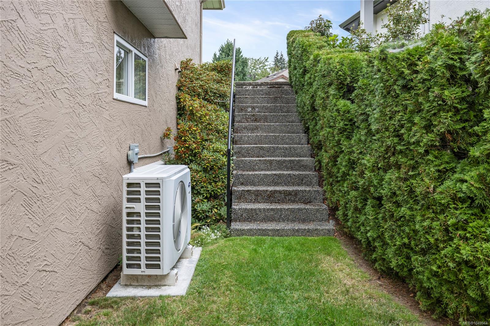 5749 Quarry Cres