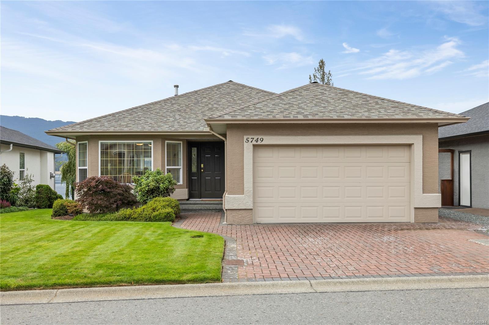 5749 Quarry Cres