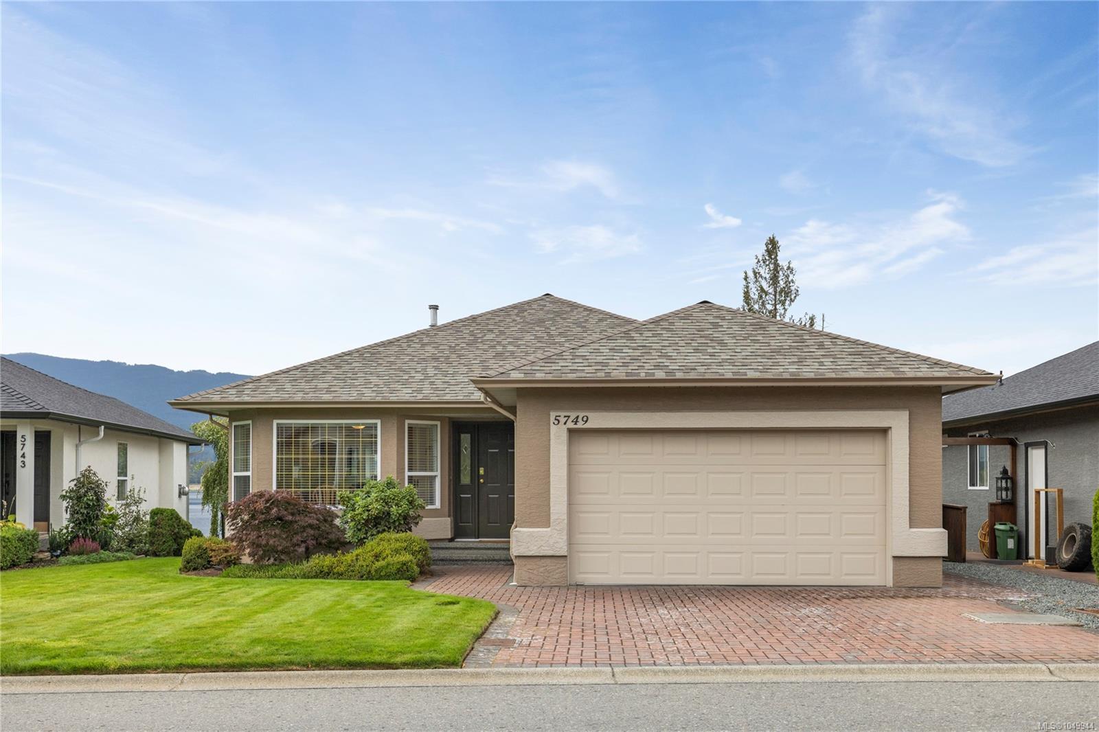 5749 Quarry Cres