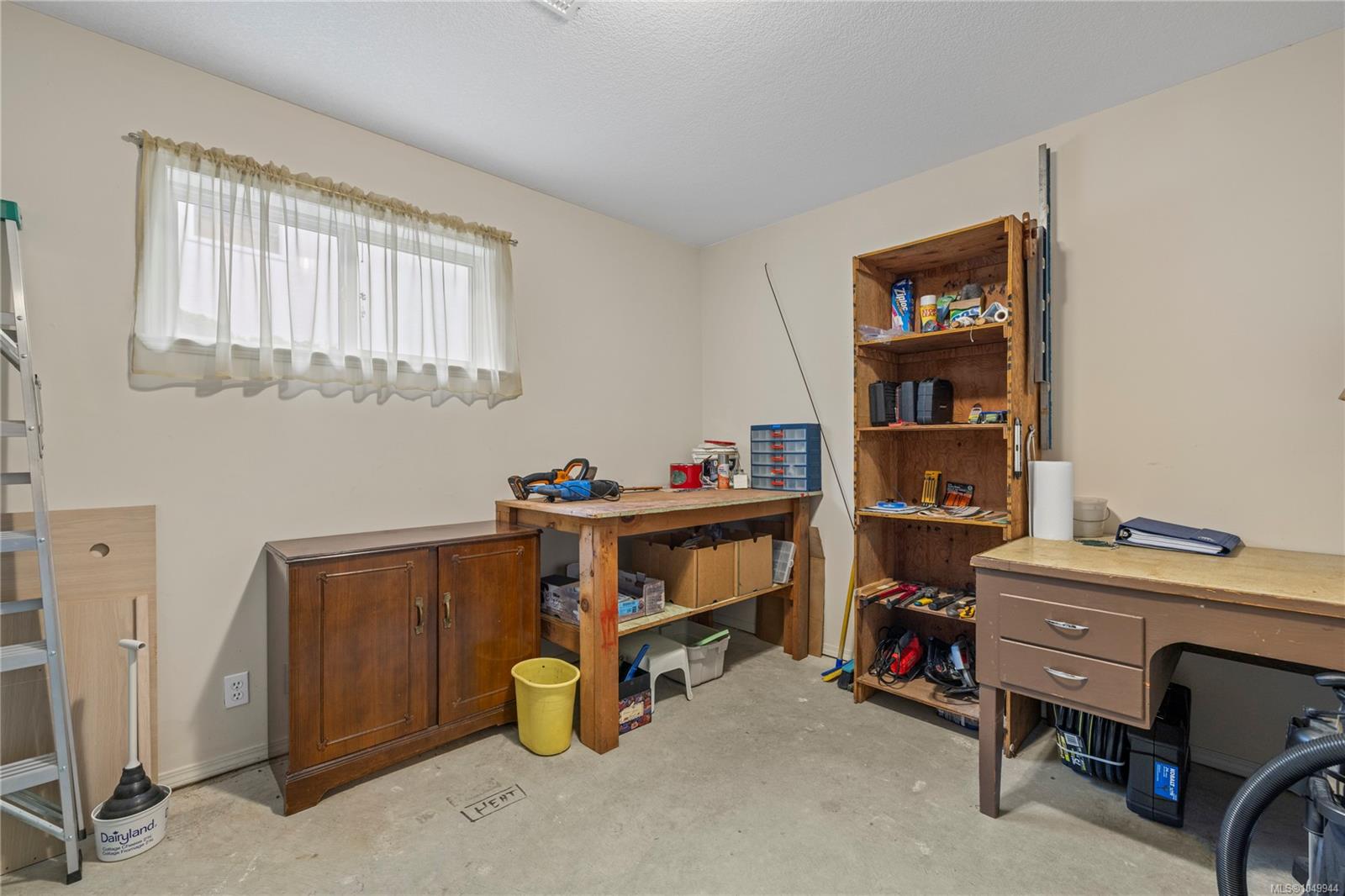 5749 Quarry Cres