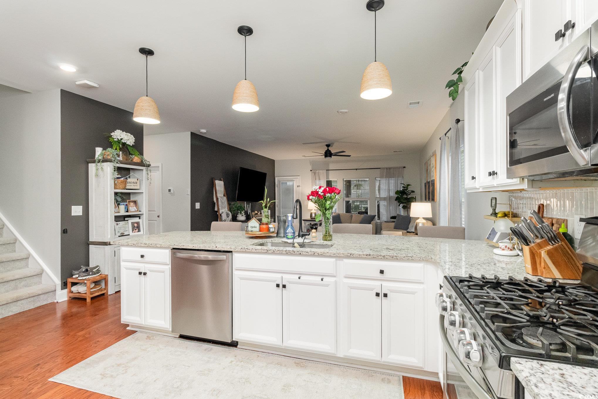 985 Mourning Dove Dr.