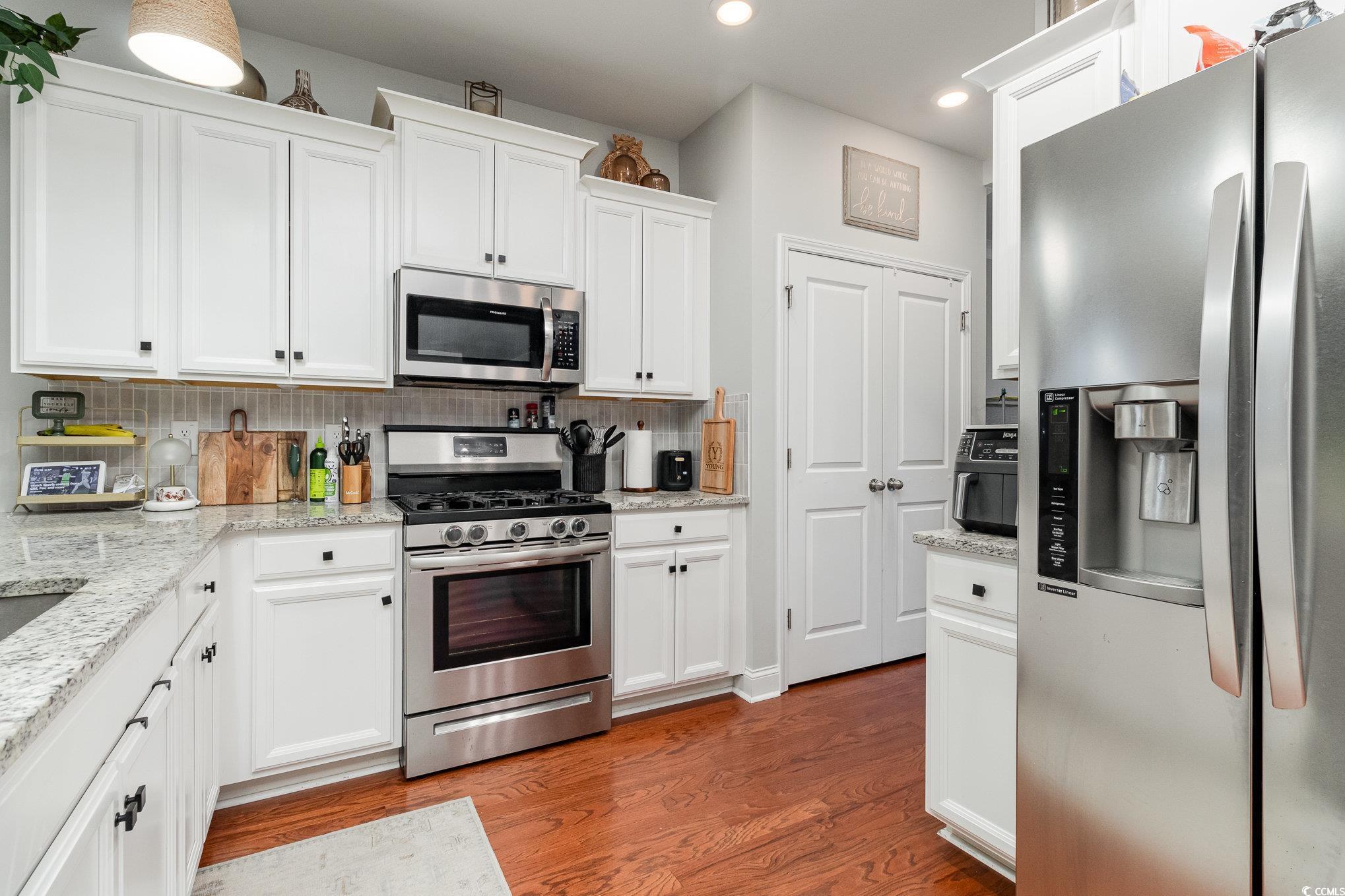 985 Mourning Dove Dr.