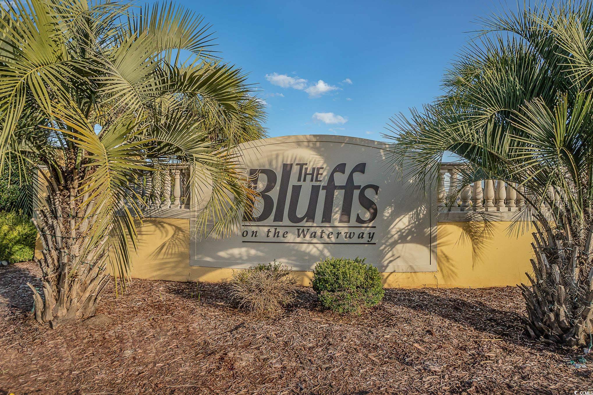 898 Bluffview Dr.