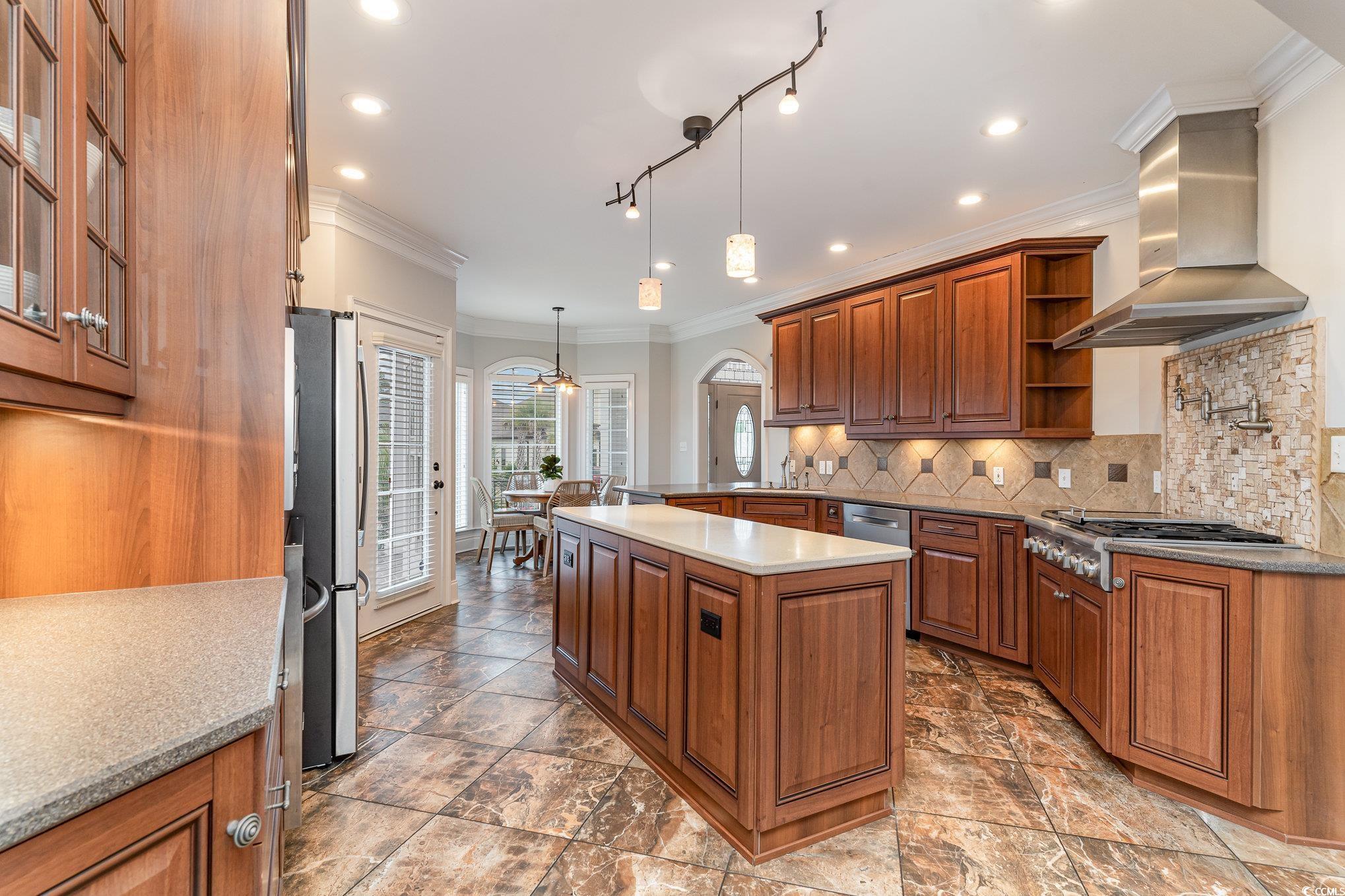 898 Bluffview Dr.