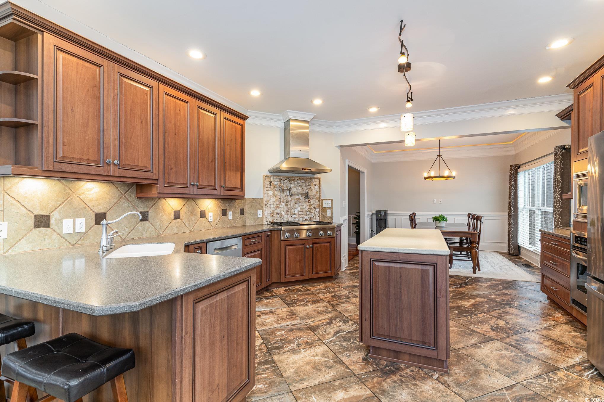 898 Bluffview Dr.