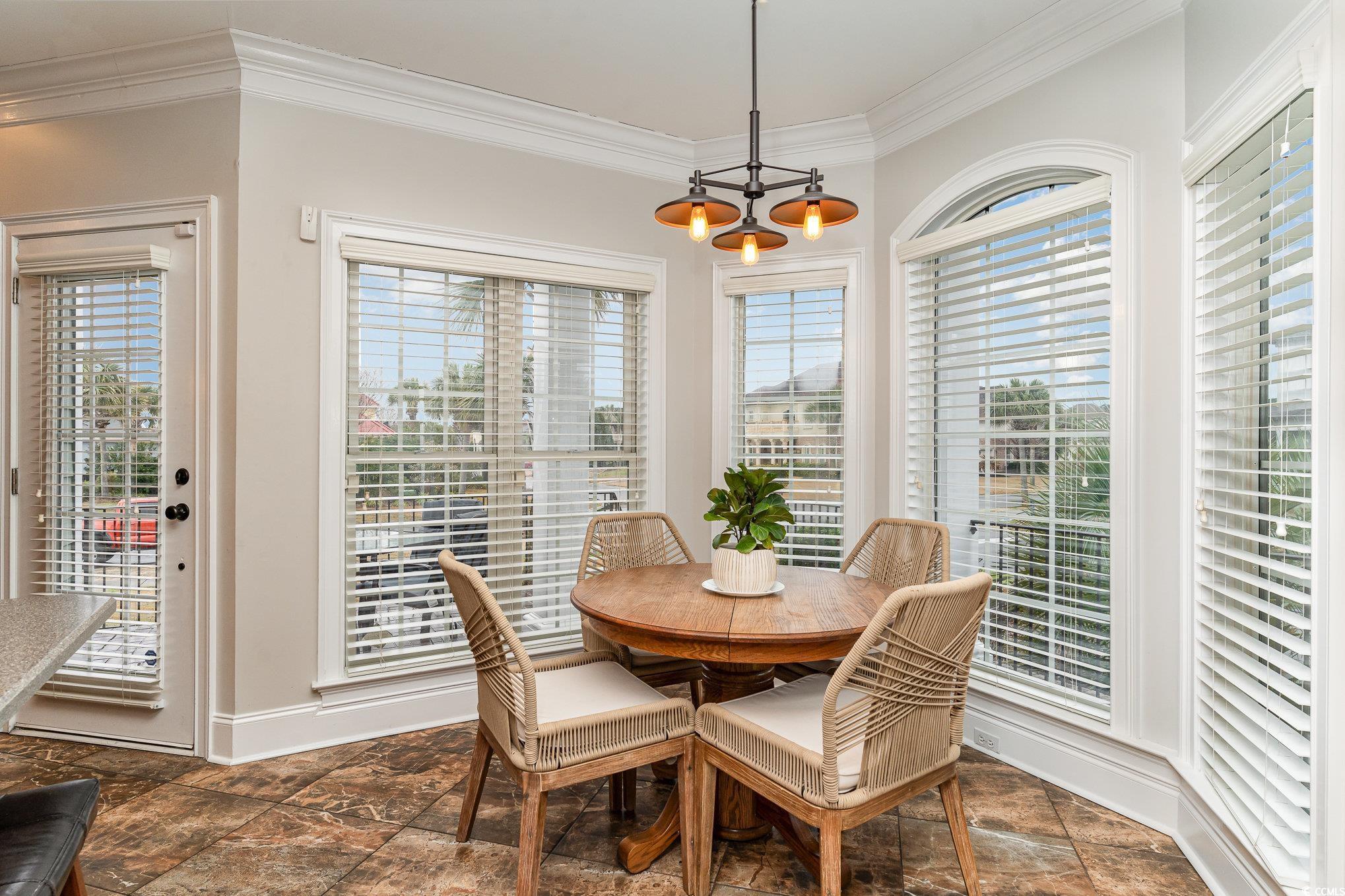 898 Bluffview Dr.