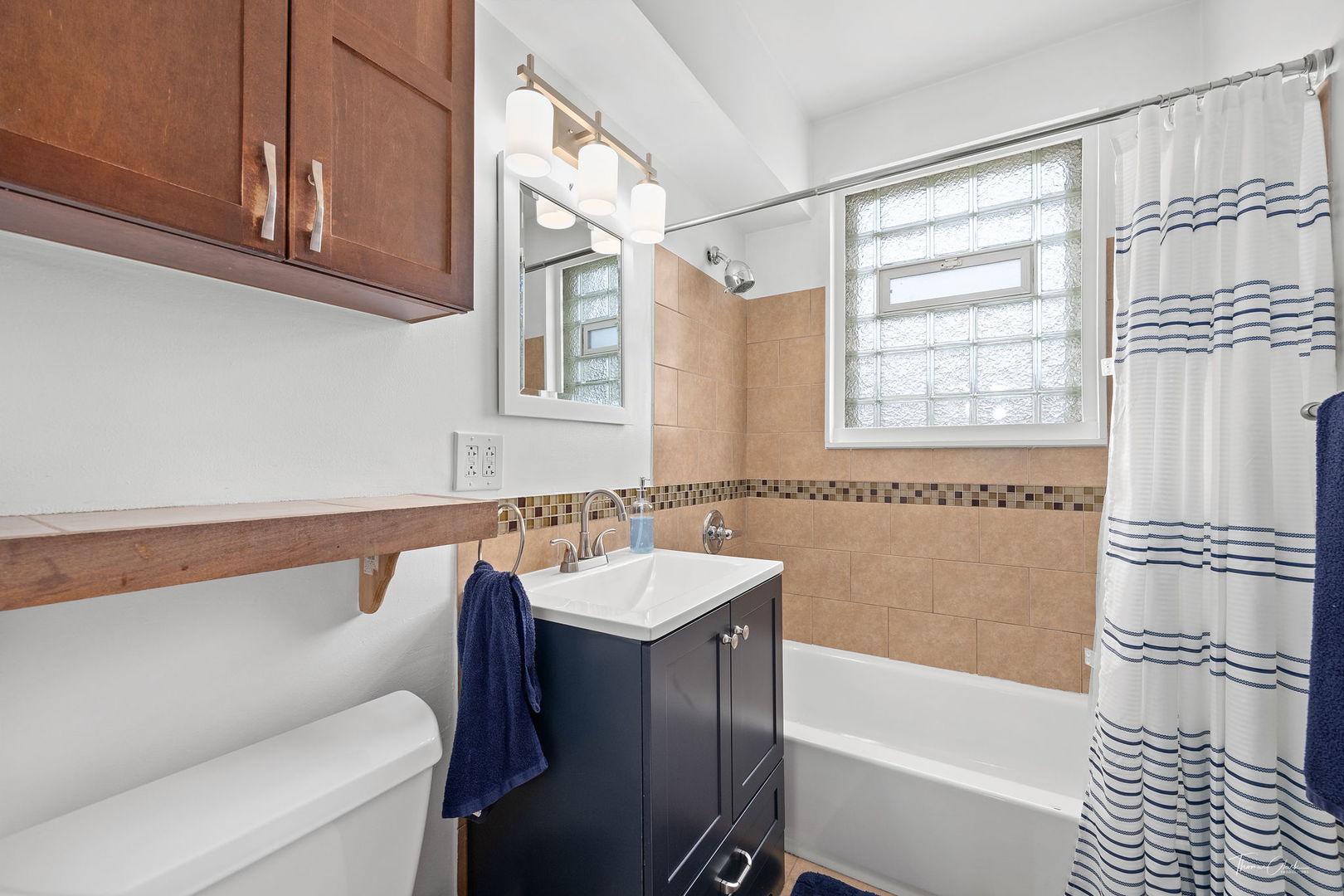 7802 W Ardmore Avenue