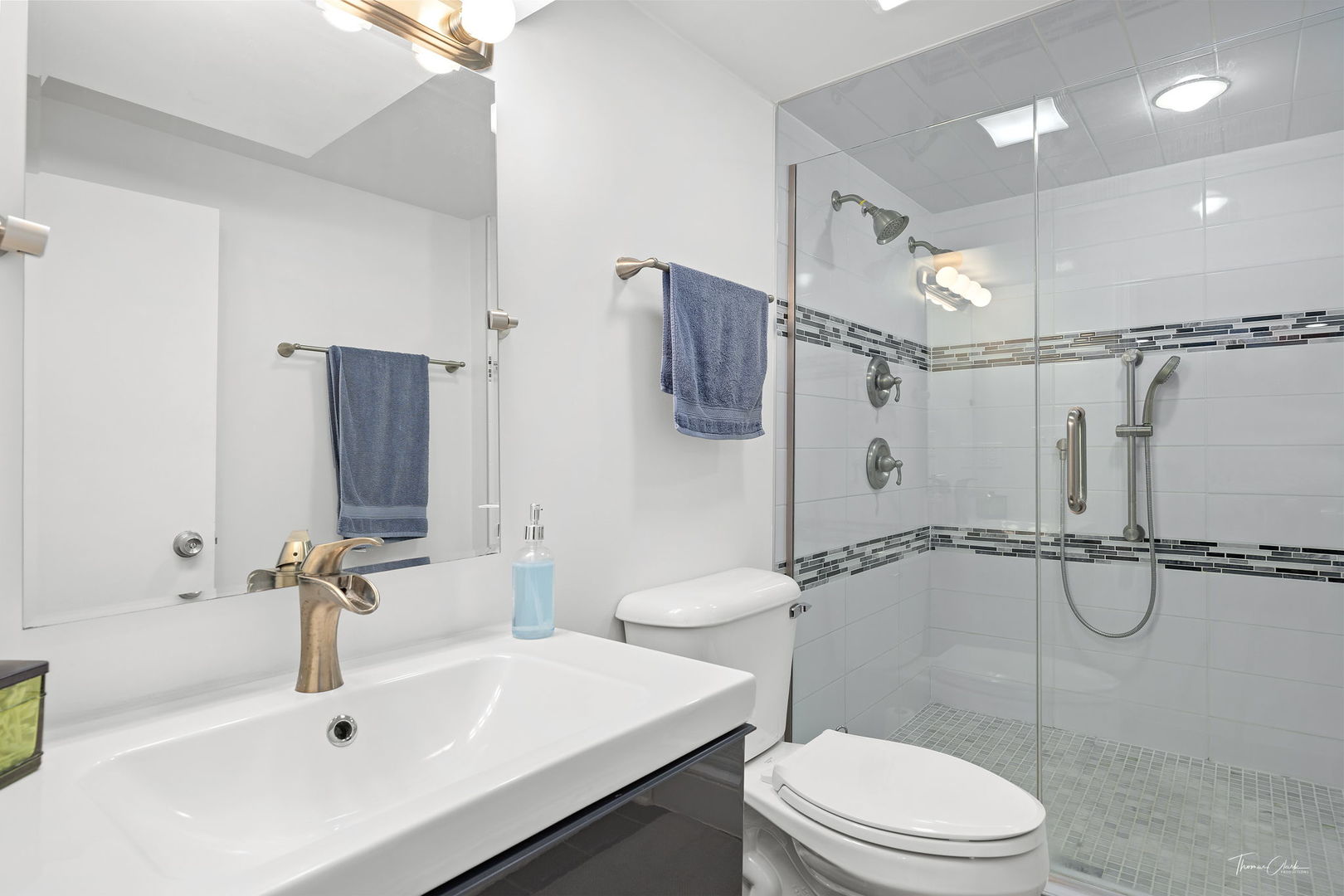 7802 W Ardmore Avenue