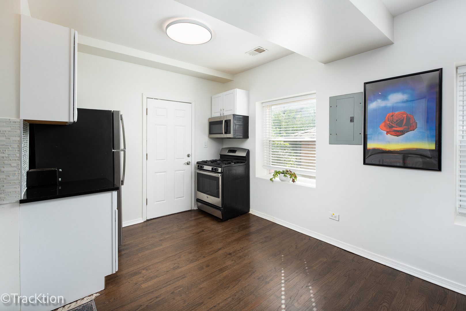 4107 W Iowa Street Unit: 6