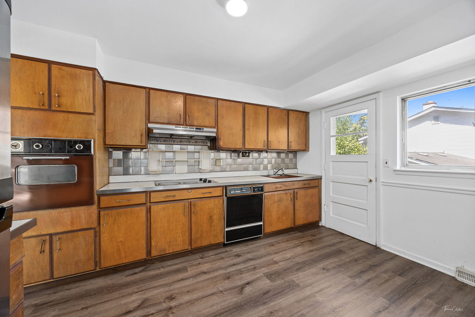 6313 Macarthur Drive