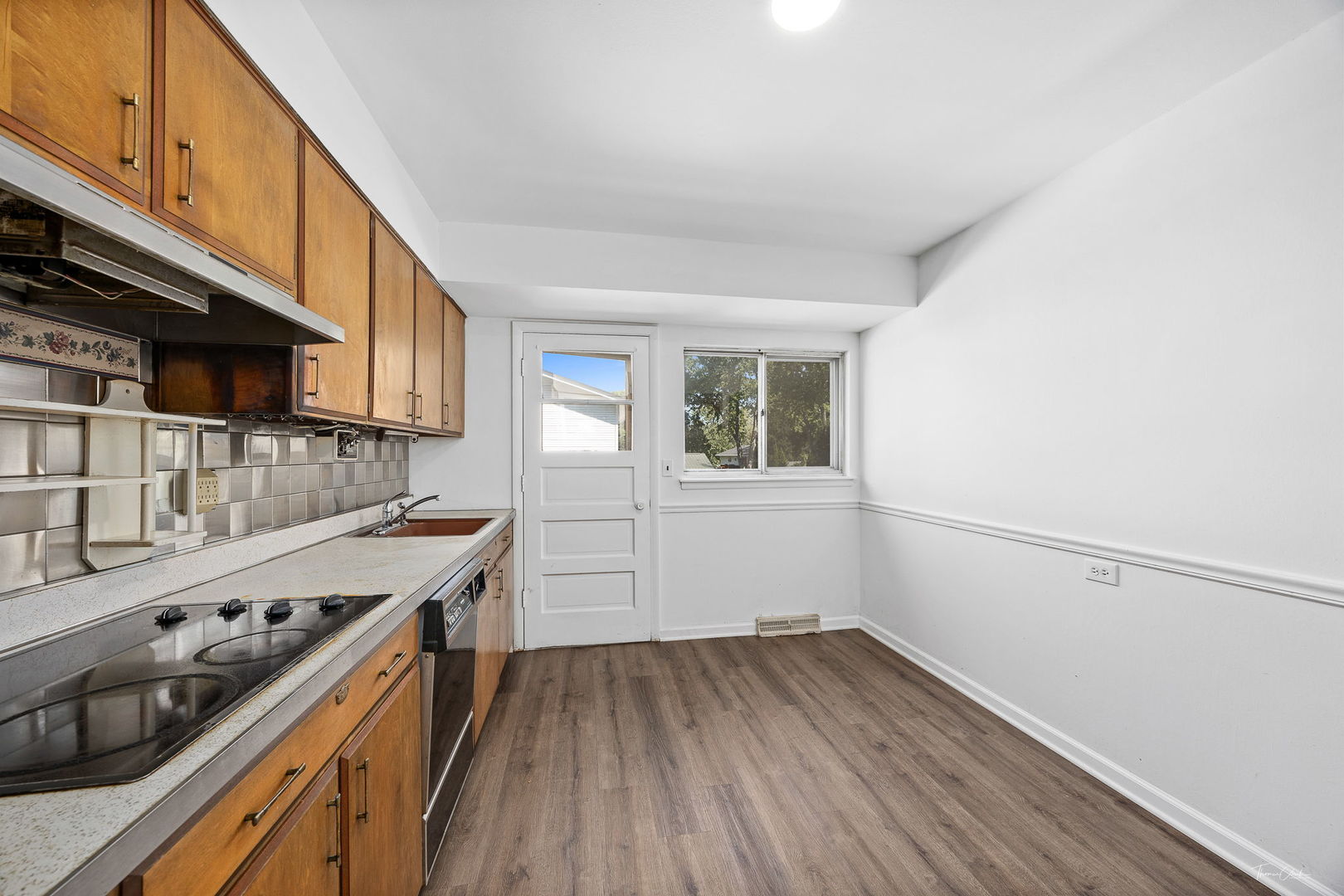 6313 Macarthur Drive