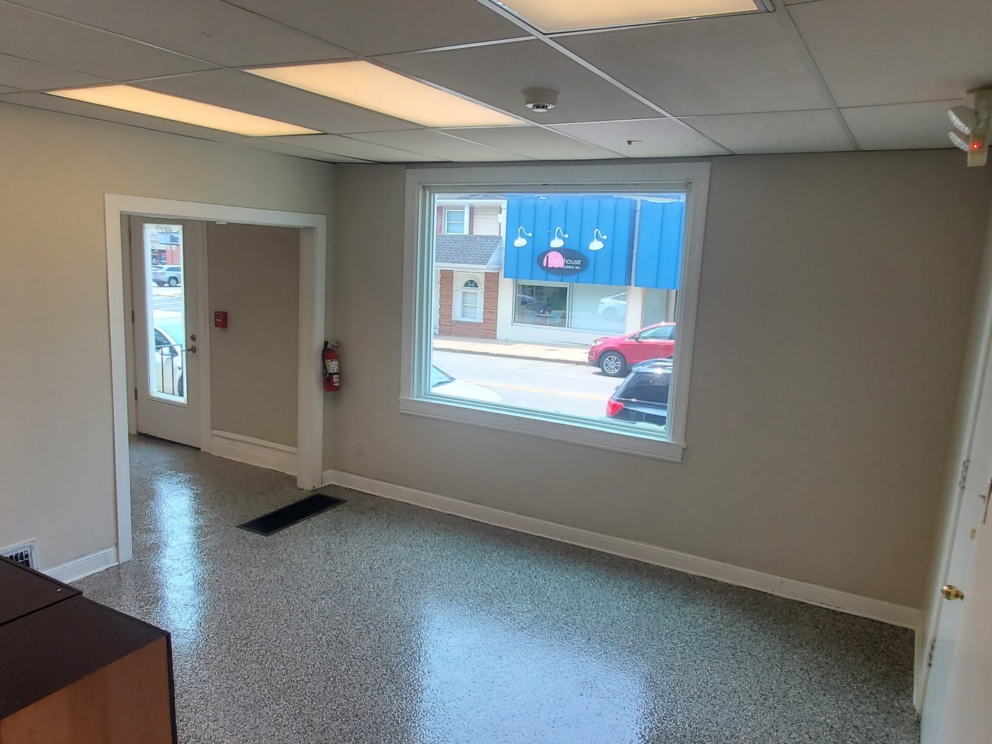 4927 Main Street Unit: 1F