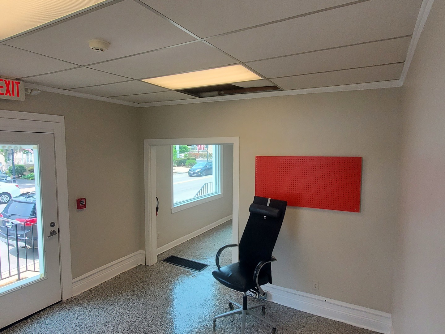 4927 Main Street Unit: 1F