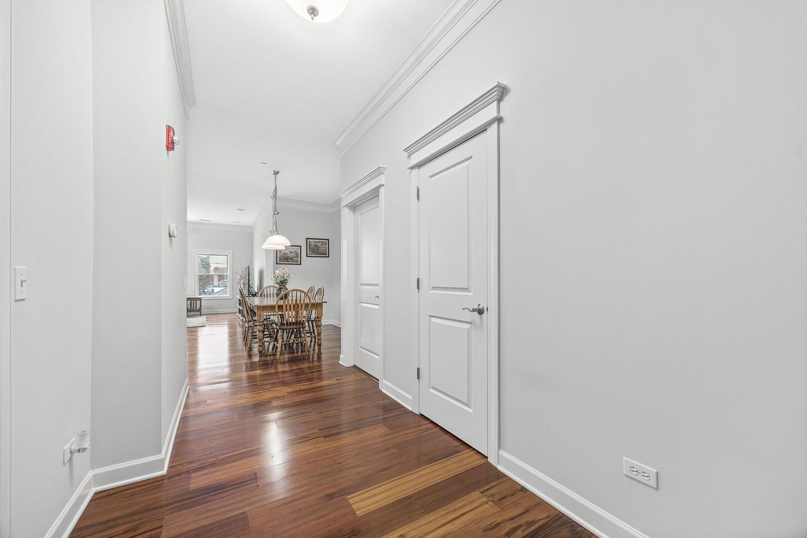 4929 FOREST Avenue Unit: 2E