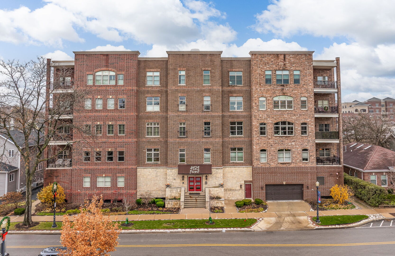 4929 FOREST Avenue Unit: 2E