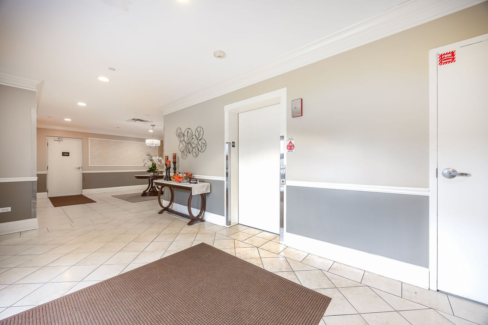 4929 FOREST Avenue Unit: 2E