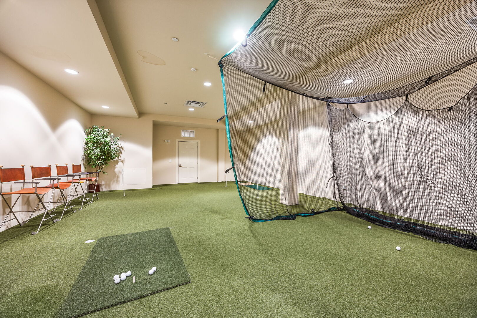 4929 FOREST Avenue Unit: 2E