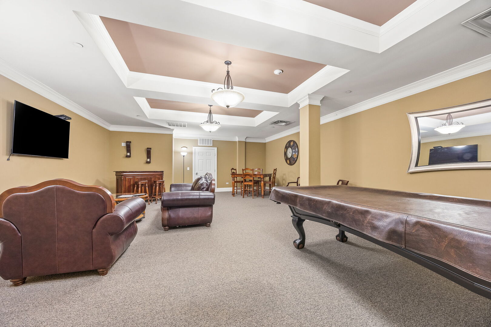 4929 FOREST Avenue Unit: 2E