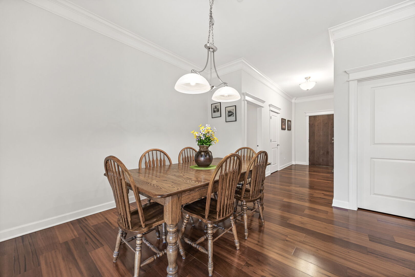 4929 FOREST Avenue Unit: 2E