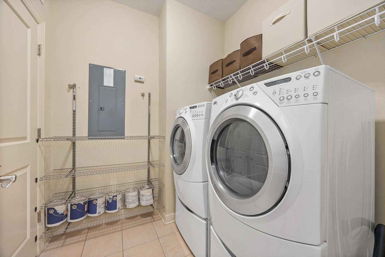 4929 FOREST Avenue Unit: 2E