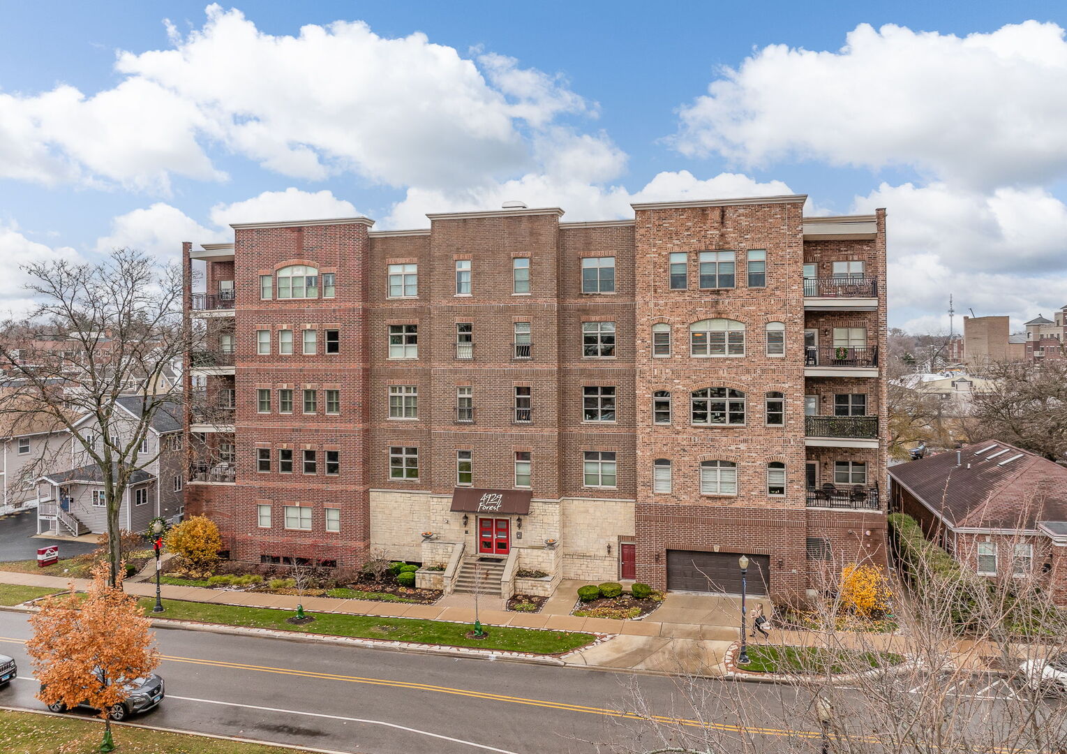 4929 FOREST Avenue Unit: 2E