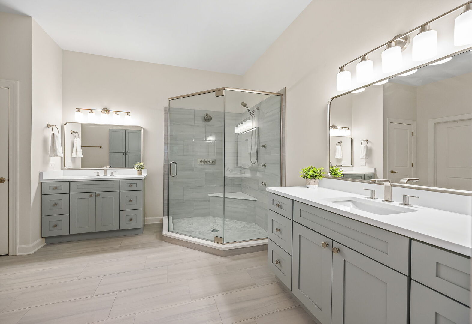 4929 FOREST Avenue Unit: 2E