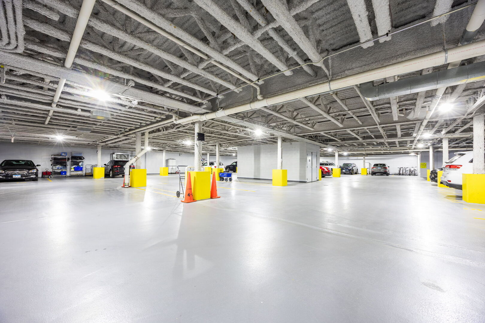 4929 FOREST Avenue Unit: 2E