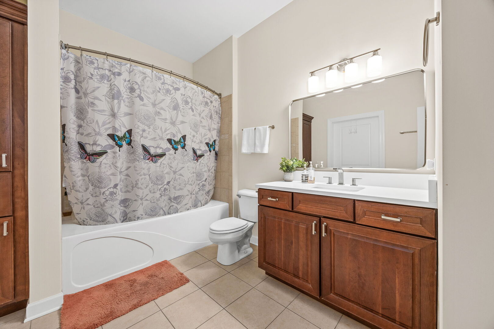 4929 FOREST Avenue Unit: 2E