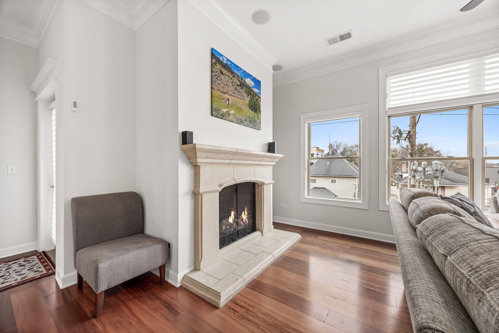 4929 FOREST Avenue Unit: 2E