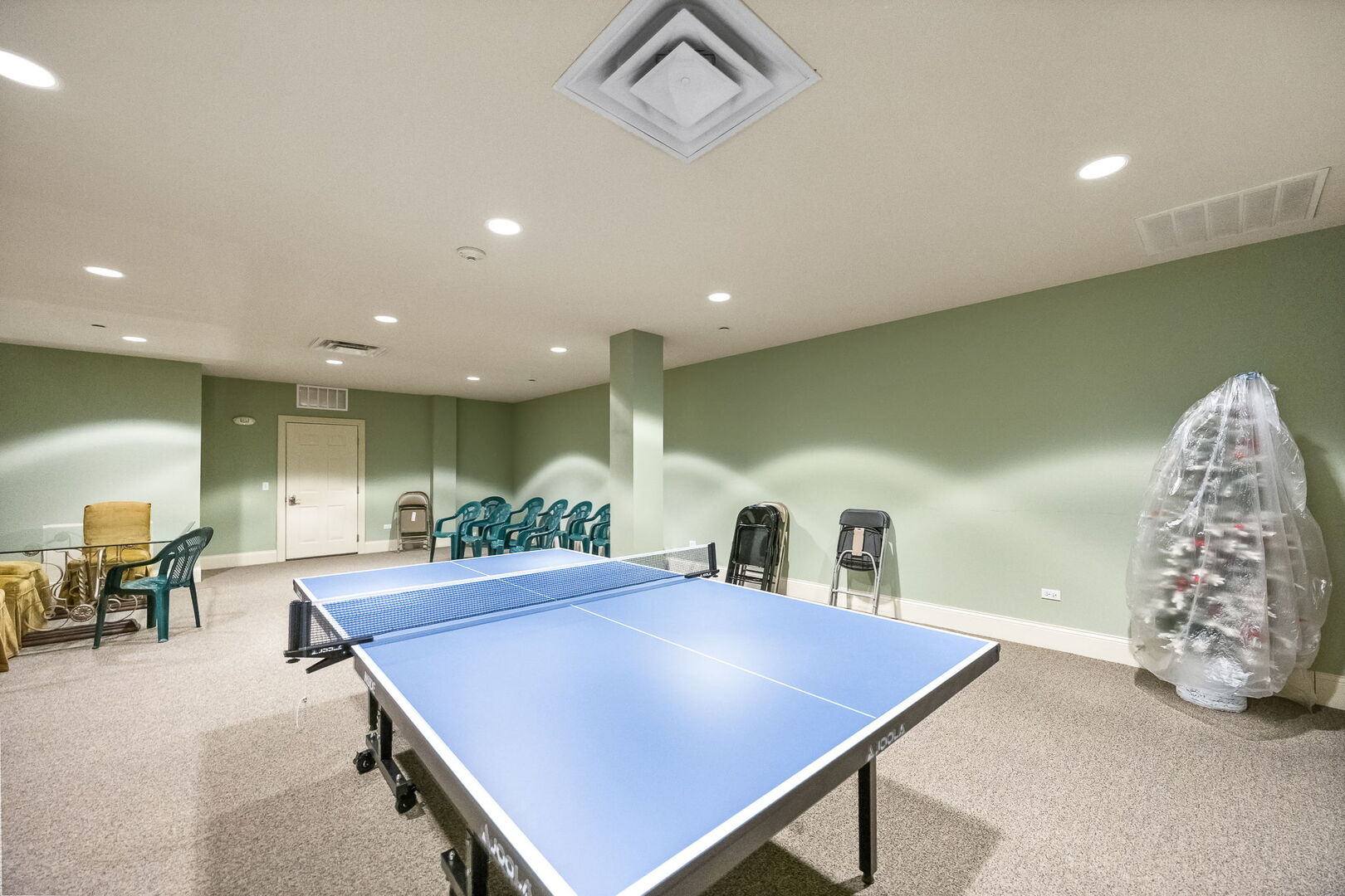 4929 FOREST Avenue Unit: 2E