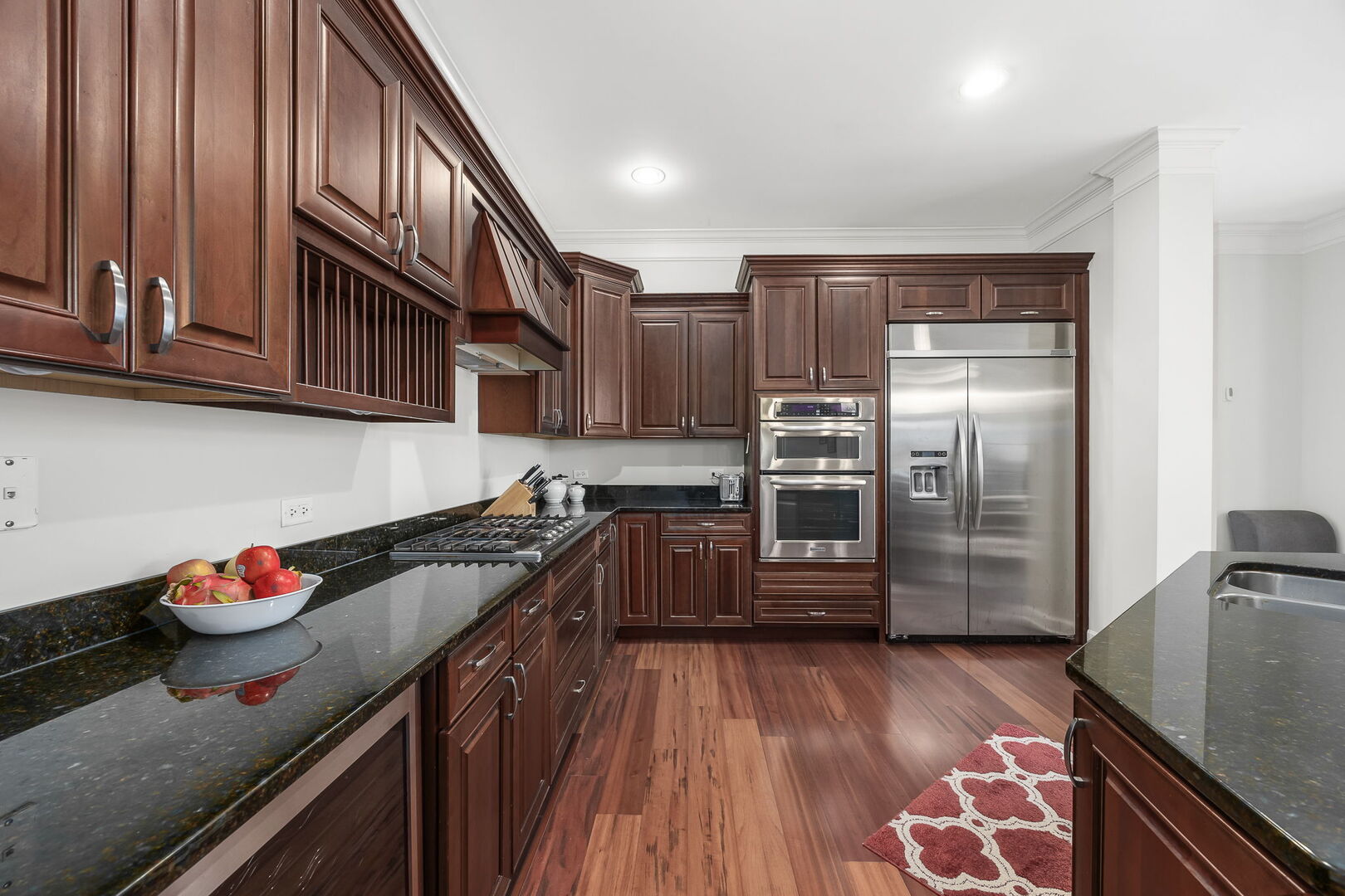 4929 FOREST Avenue Unit: 2E