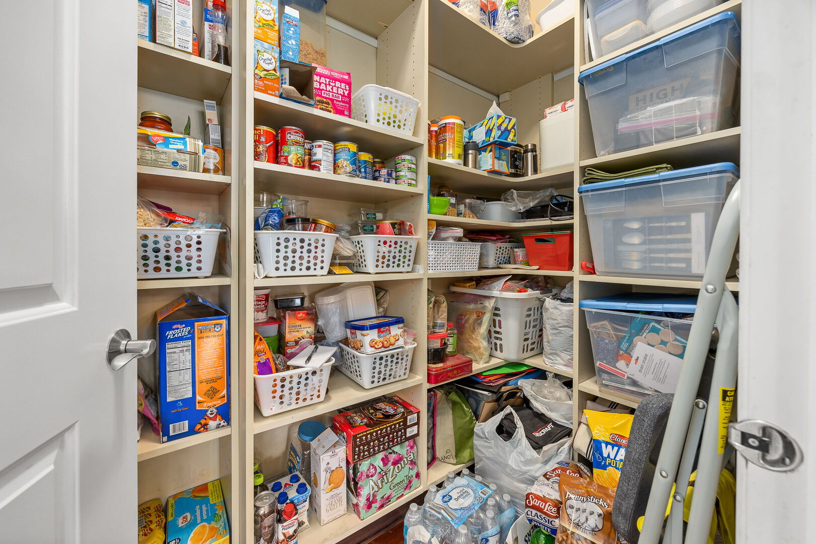 4929 FOREST Avenue Unit: 2E