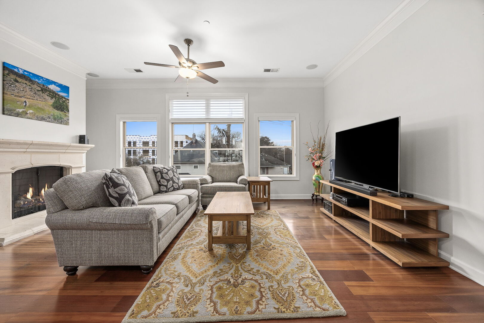 4929 FOREST Avenue Unit: 2E