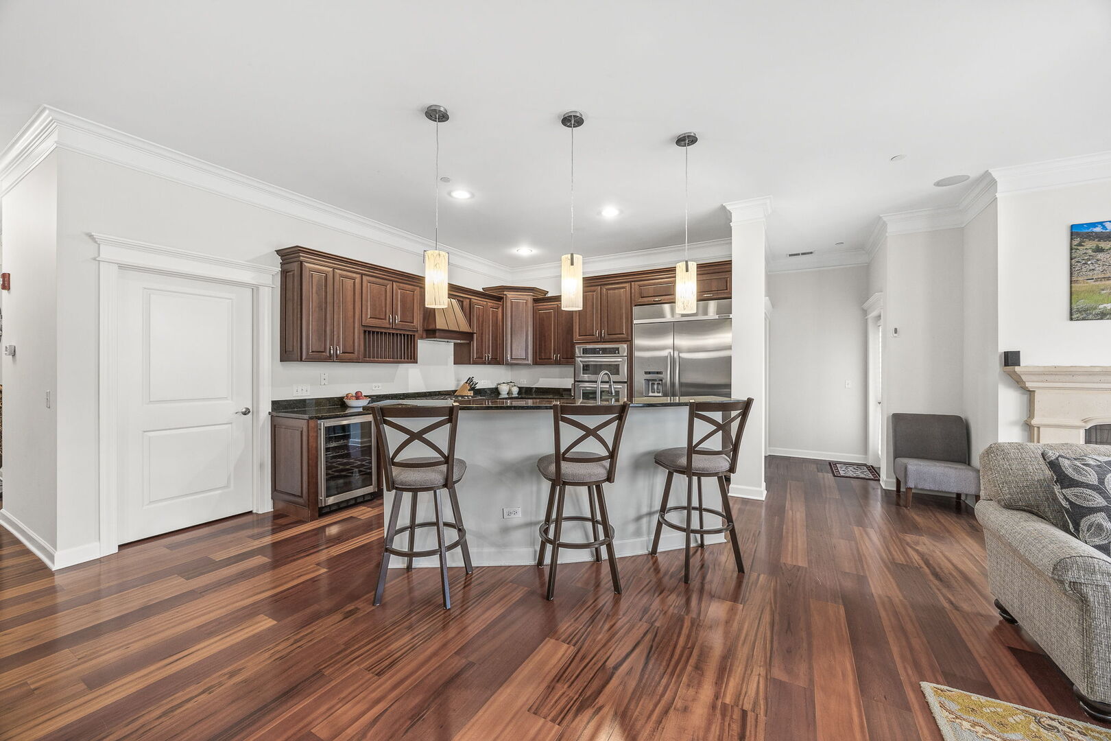 4929 FOREST Avenue Unit: 2E