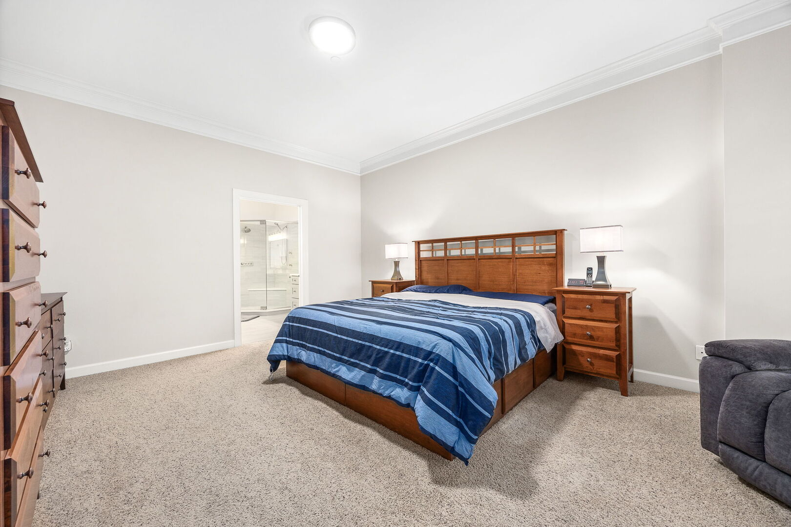 4929 FOREST Avenue Unit: 2E