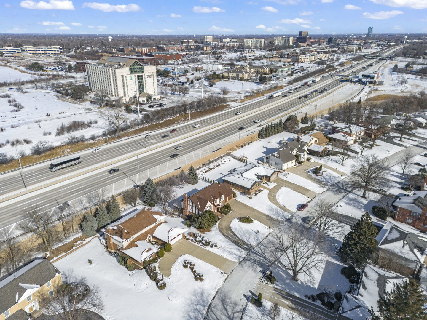 19W140 Avenue Chateaux