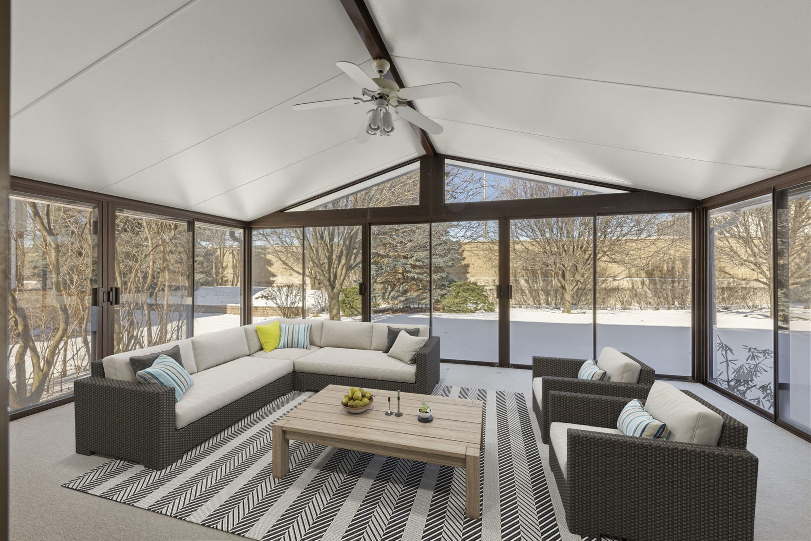 19W140 Avenue Chateaux