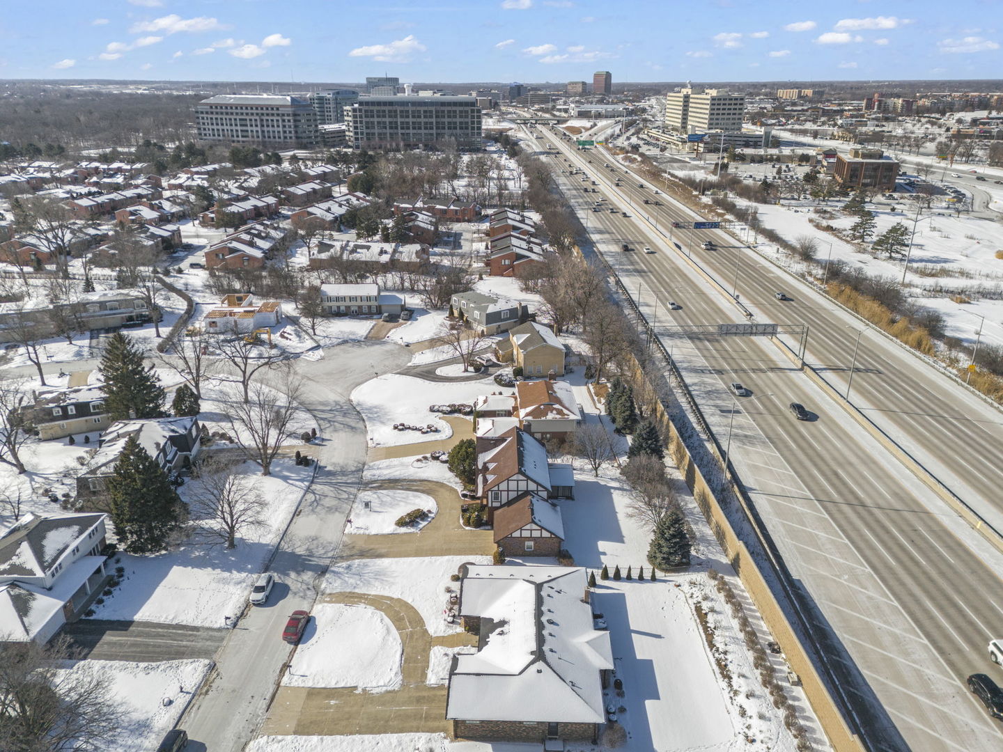 19W140 Avenue Chateaux