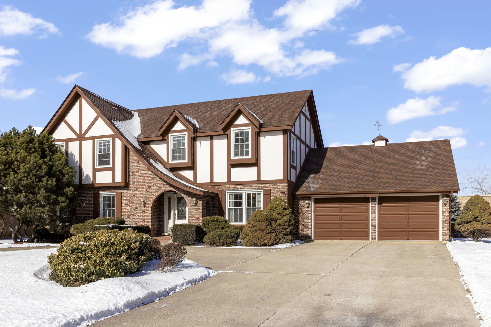 19W140 Avenue Chateaux