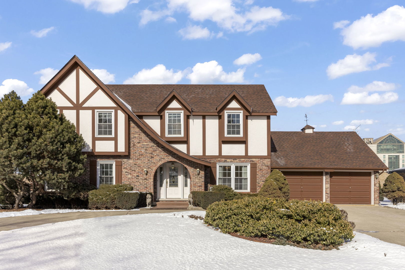 19W140 Avenue Chateaux