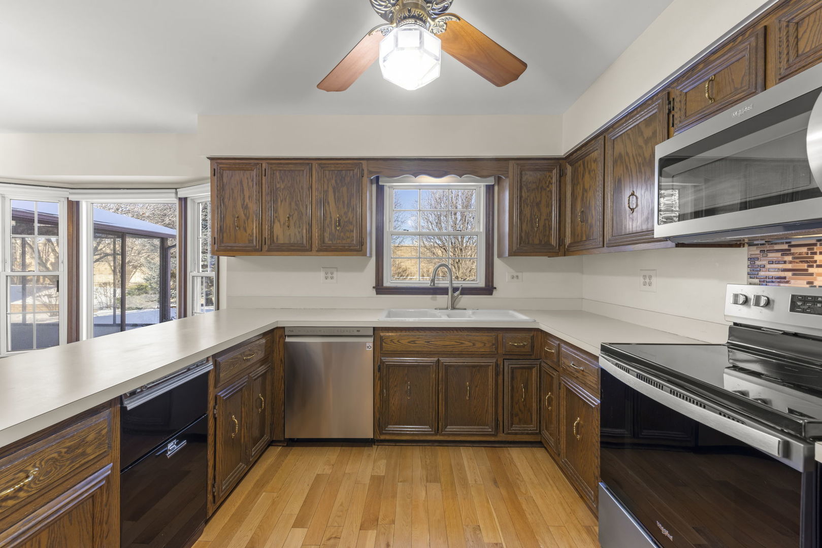 19W140 Avenue Chateaux