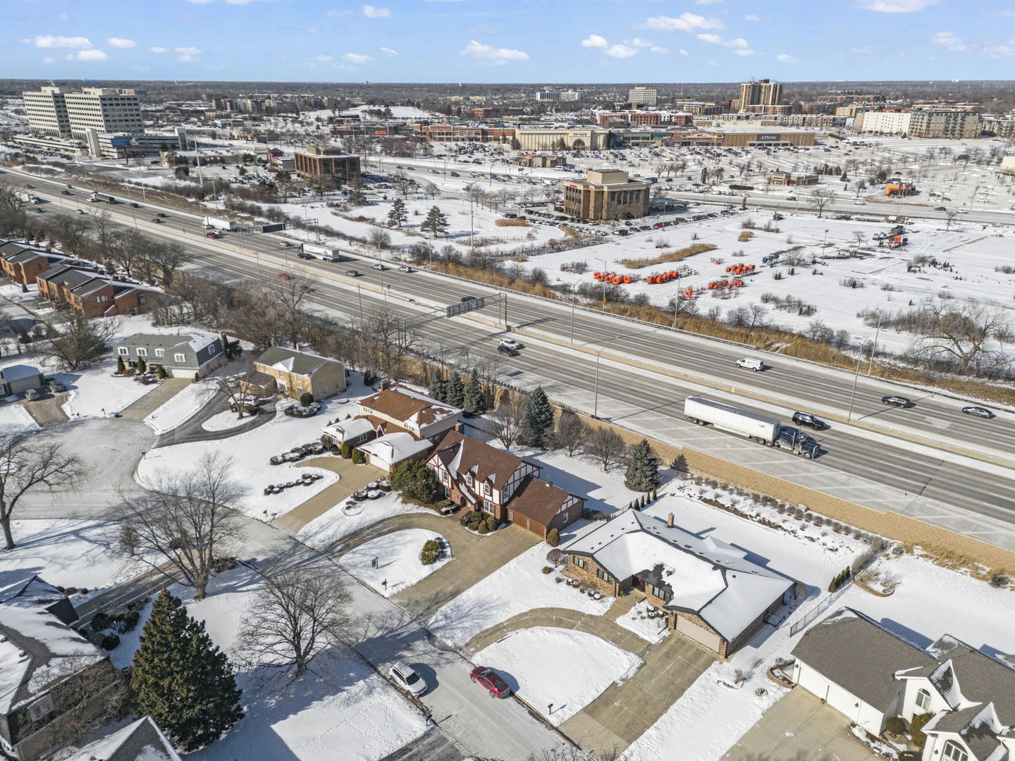 19W140 Avenue Chateaux