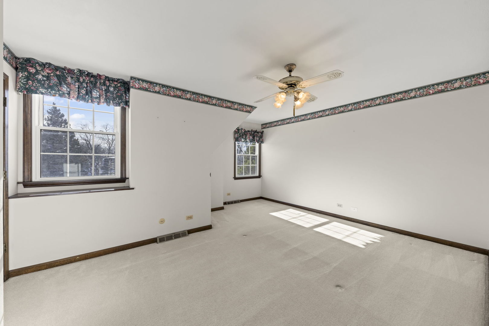 19W140 Avenue Chateaux