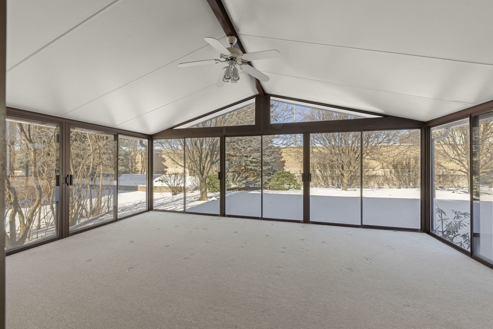 19W140 Avenue Chateaux