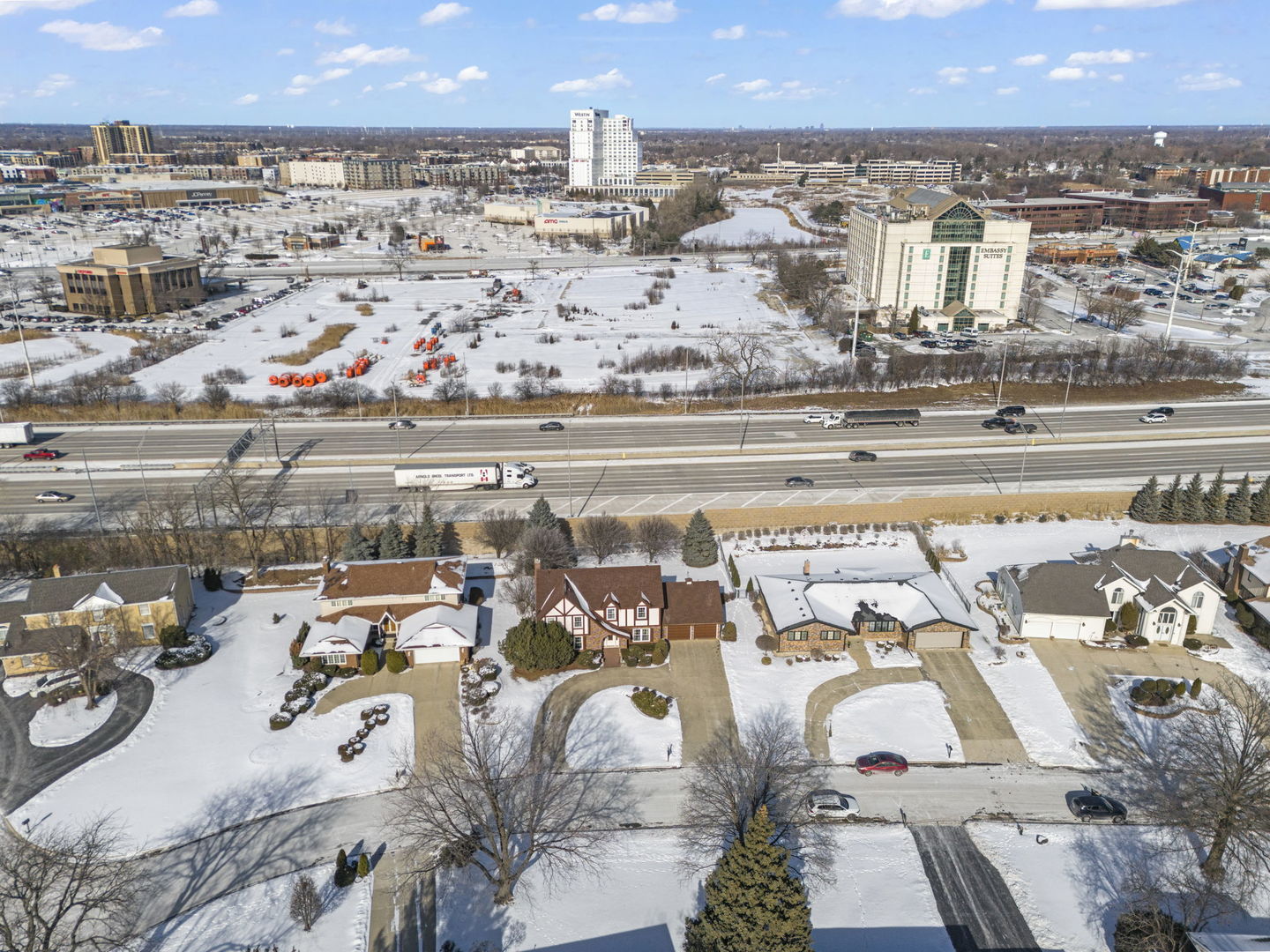 19W140 Avenue Chateaux