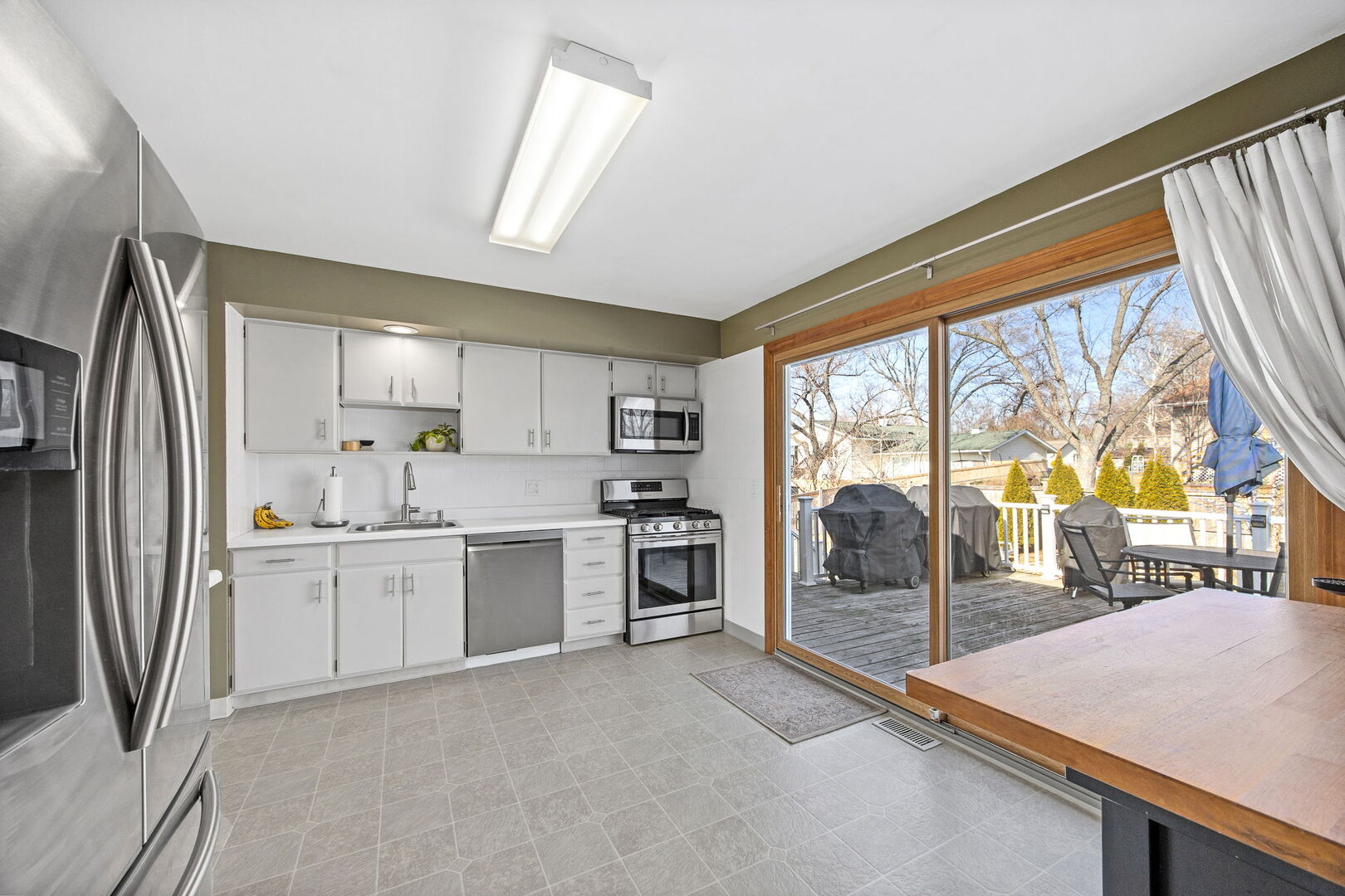 2422 Stonewall Avenue