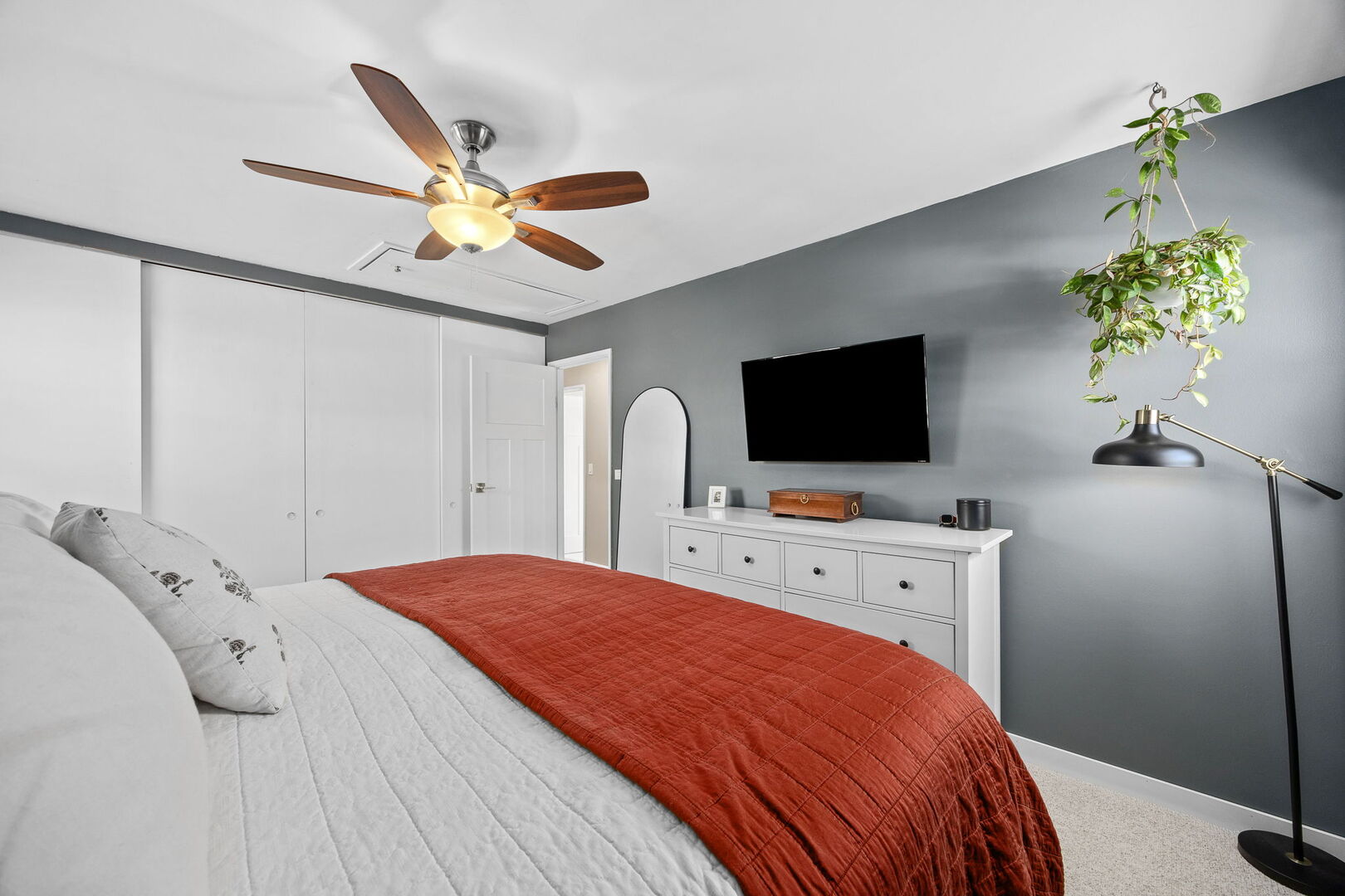 2422 Stonewall Avenue